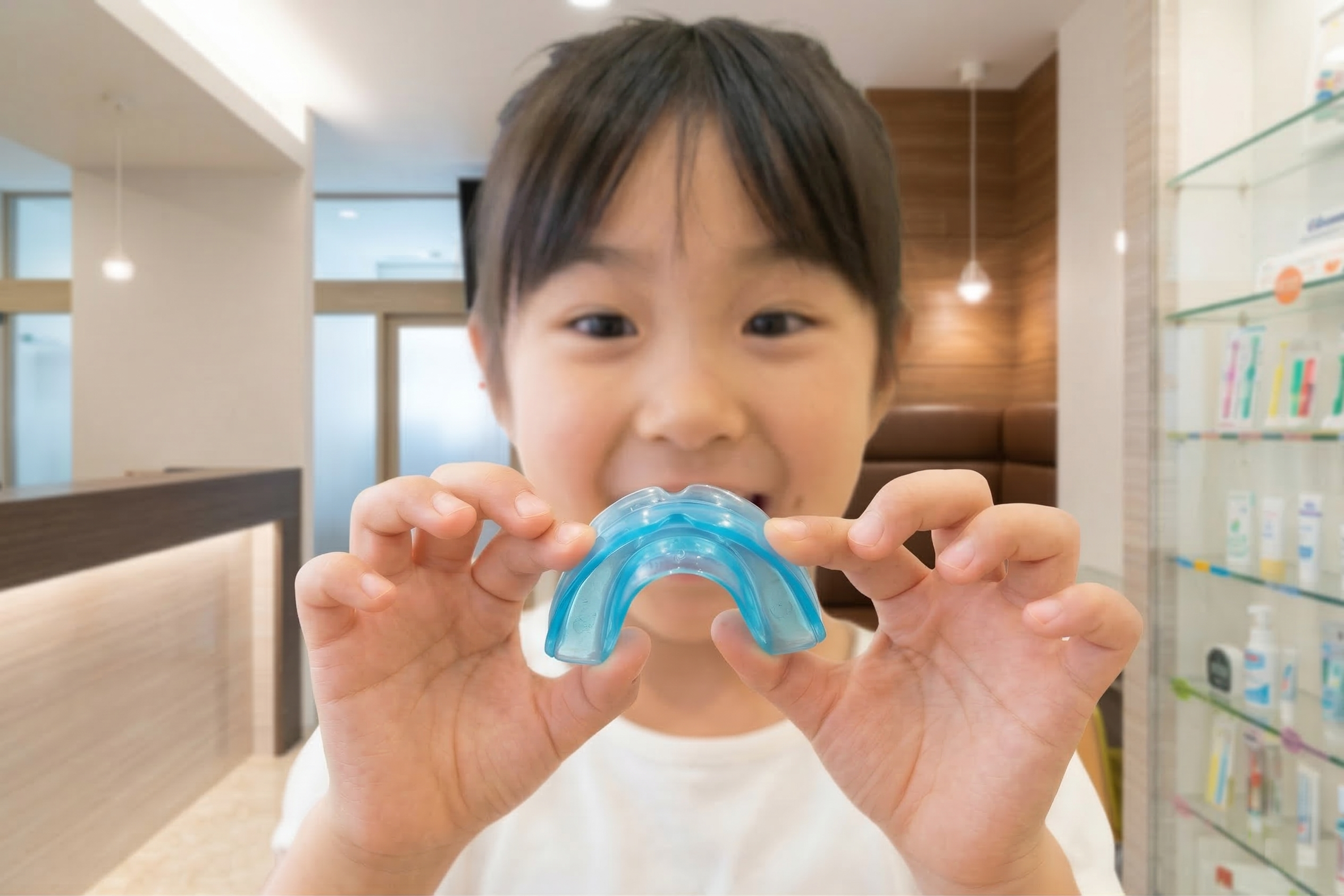 プレオルソを持って笑顔の子供